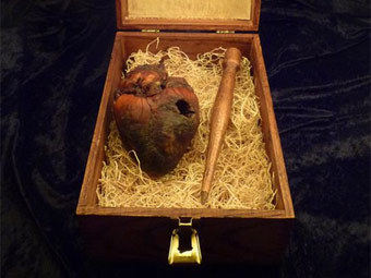 Мумифицированное сердце вампира выставили на eBay