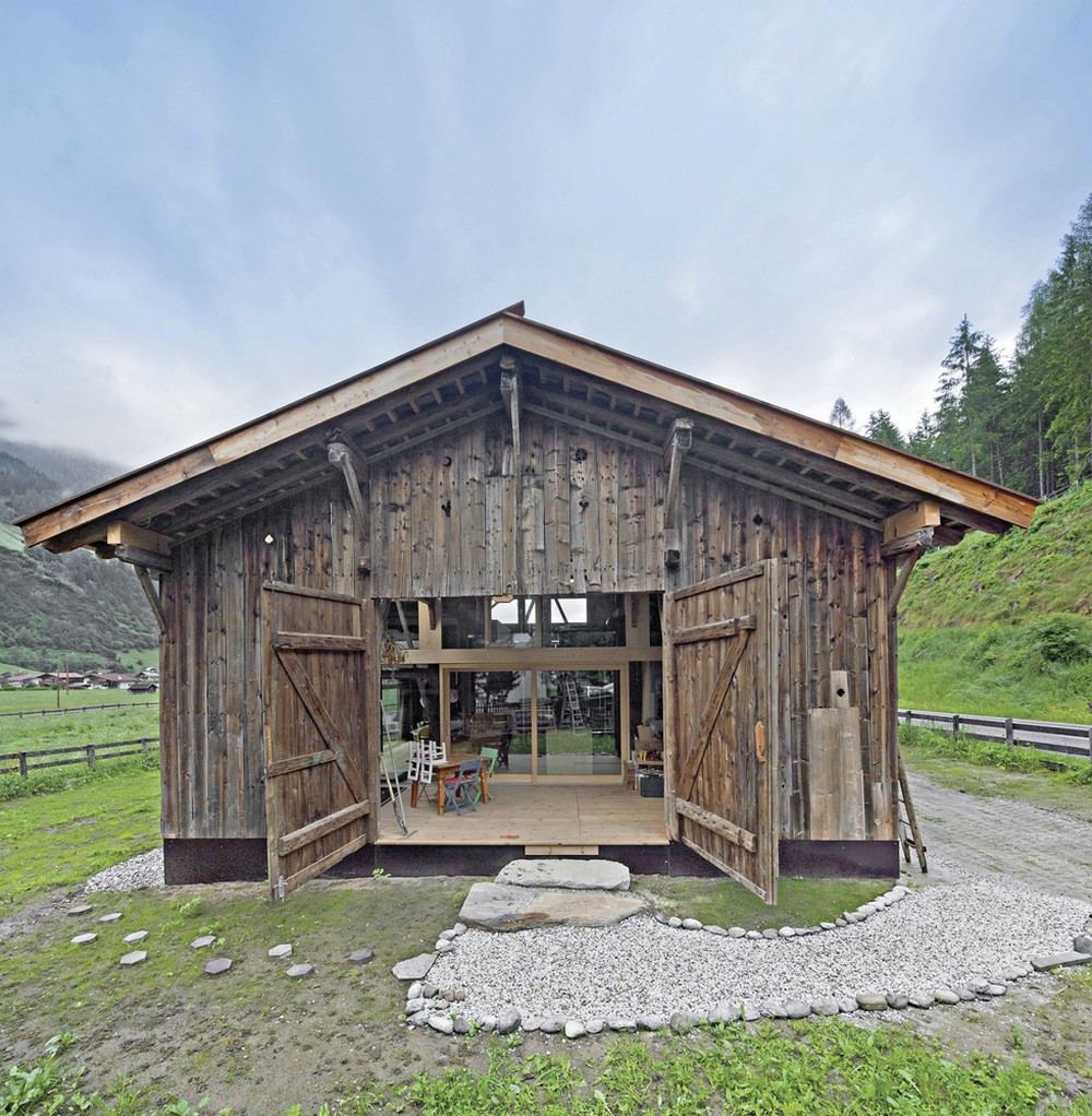 Реконструкция деревянного 150-летнего сарая в Австрии