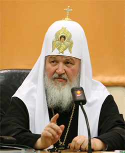 Патриарх Кирилл разрешит российским священникам идти в политику