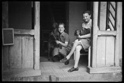Беззаботная жизнь австрийцев в разгар Второй Мировой. Фото
