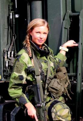 Как выглядят девушки-военные в разных странах. Фото