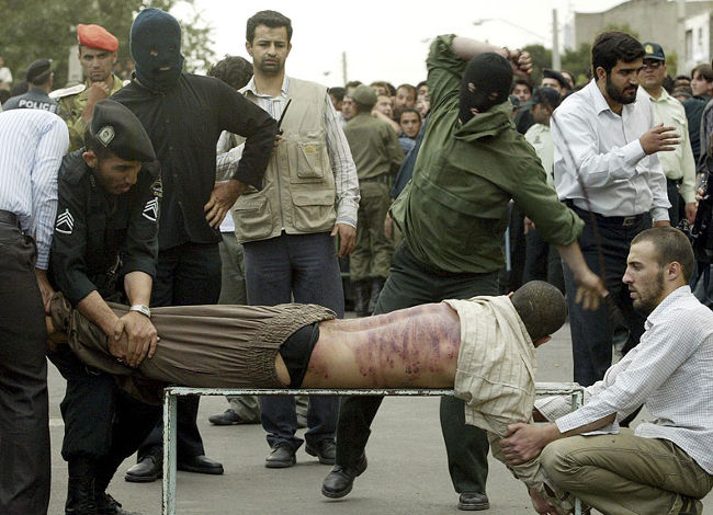 Иранец получил 80 ударов плетью за употребление алкоголя