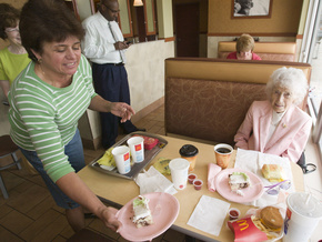 Американка случайно отпраздновала 100-летний юбилей в McDonald's