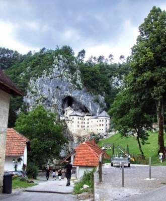 Виртуальная прогулка по старейшему замку Словении. Фото