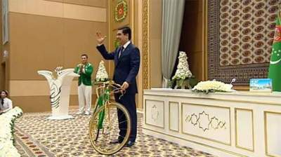 В Сети смеются с "туркменистанского Януковича"