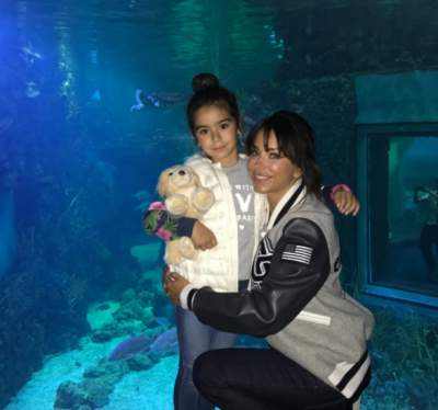 Ани Лорак сводила дочь в океанариум