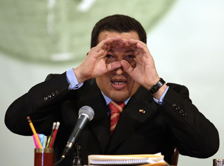 Уго Чавес прервал свое выступление из-за упавшей с грохотом одинокой кастрюли