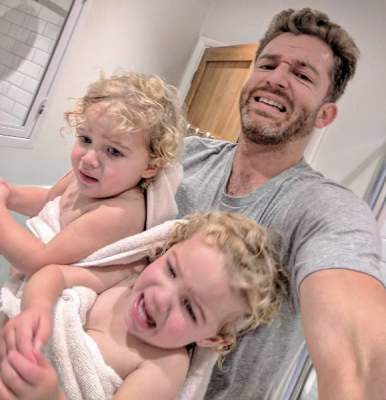 Отец четверых детей покорил Instagram веселыми снимками 