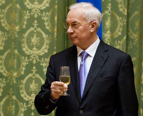 Азаров пожелал украинцам оптимизма и счастья в Новом году