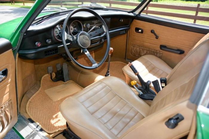 Karmann Ghia 1974 - спортивный автомобиль на шасси Жука