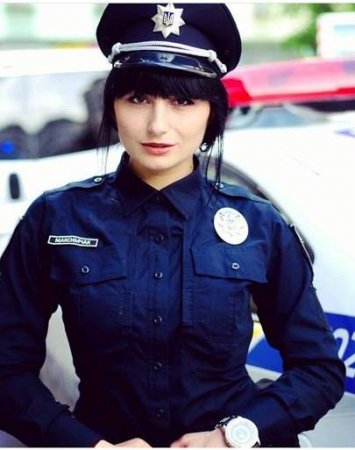 Найспокусливіша поліцейська  живе і працює на Західній Україні (фото)