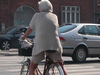 80-летняя пенсионерка догнала грабителя на велосипеде