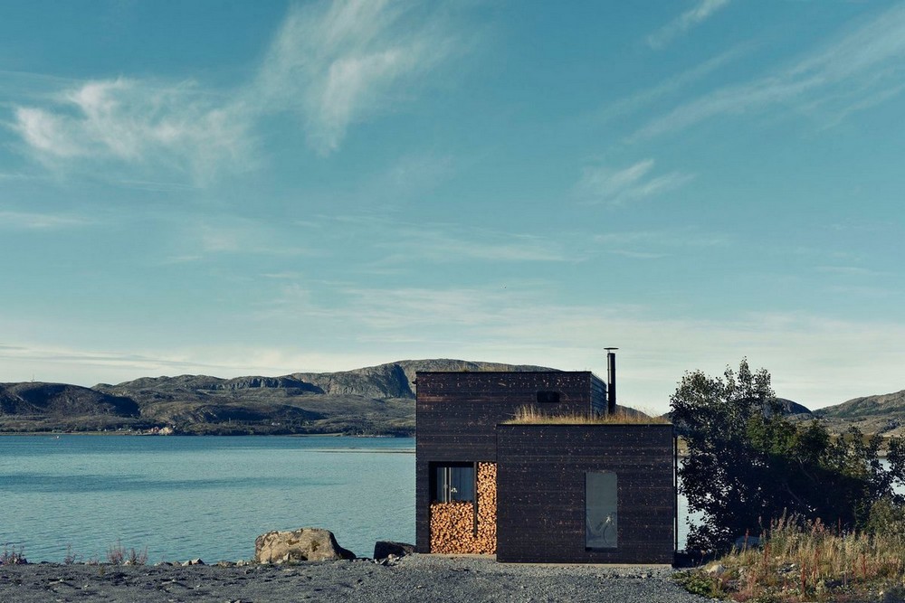 Дом на острове у побережья Норвегии
