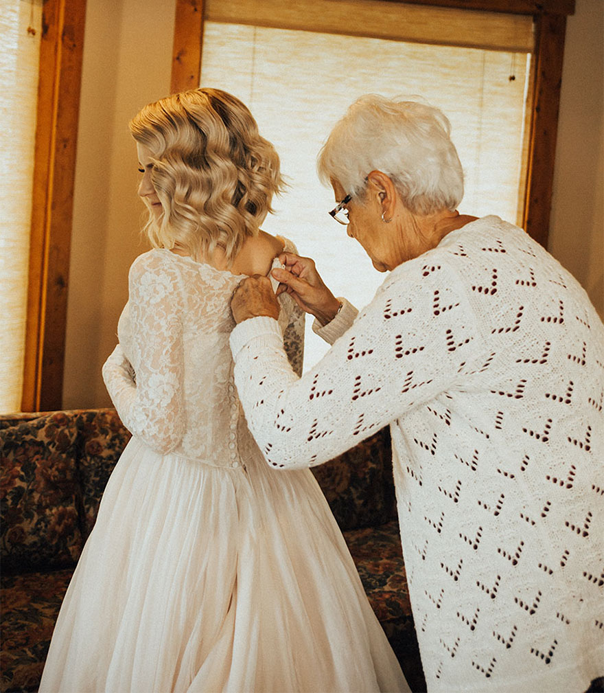 Внучка надела бабушкино платье на свою свадьбу