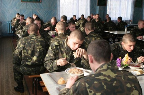 Военная прокуратура займется качеством питания военнослужащих