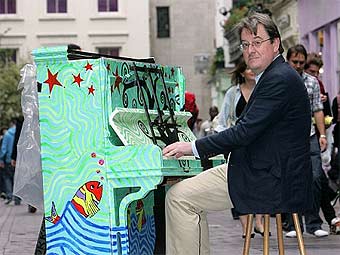 В Лондоне появились уличные пианино