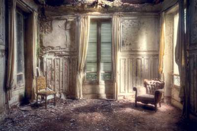 Заброшенные здания Франции в мистическом фотопроекте. Фото