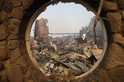 Руины и пепел: Калифорния после масштабного пожара. Фото