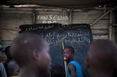 Суровые будни африканских школьников в Сенегале. Фото