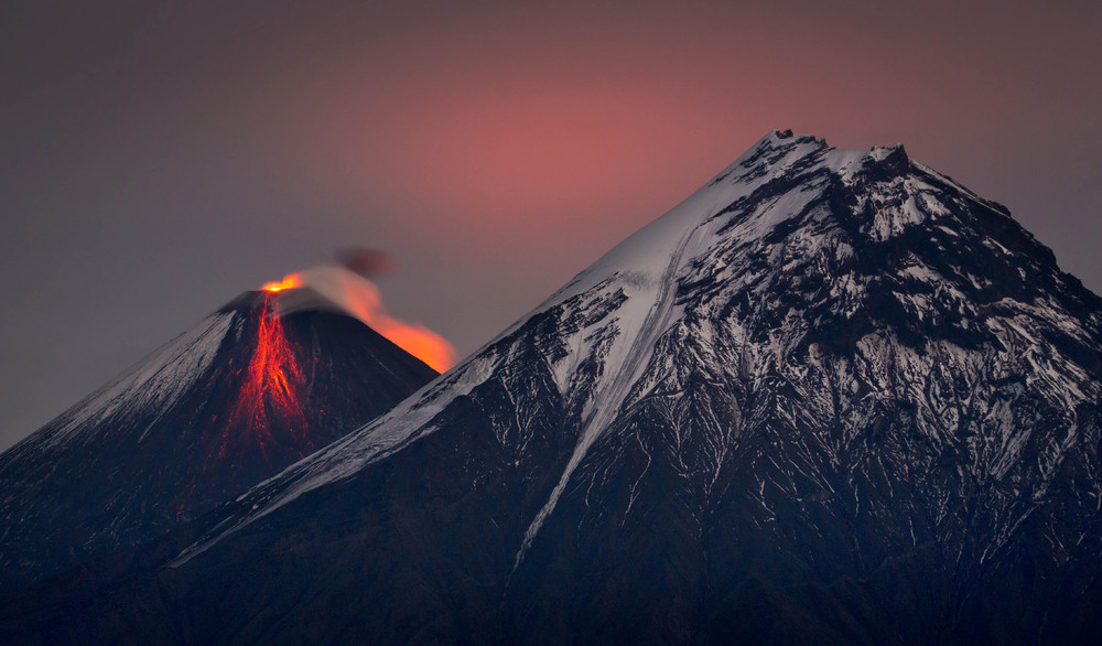 Облака над вулканами Камчатки