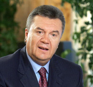 Янукович пожаловался, что ему мешали работать