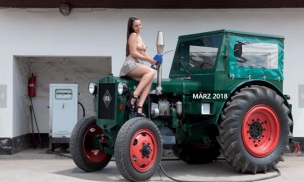 Немецкие трактористки разделись для календаря. ФОТО