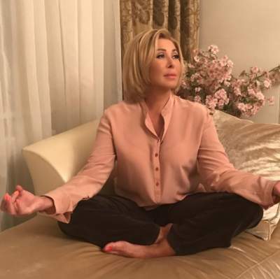 Люба Успенская показала, как медитирует перед выступлениями 