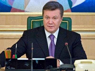 Янукович поздравил влюбленных украинцев