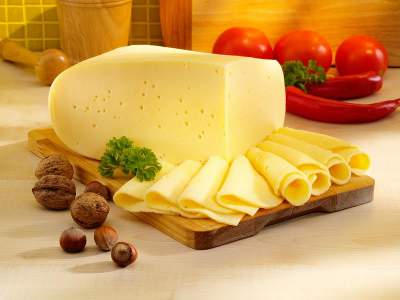 Диетологи назвали неизвестные ранее полезные свойства сыра