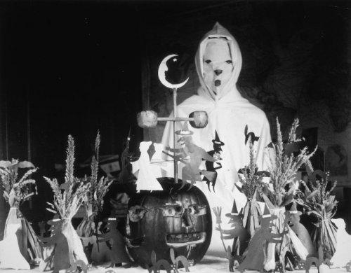 Жуткие хэллоуинские костюмы из прошлого (ФОТО)