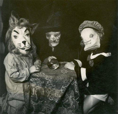 Жуткие хэллоуинские костюмы из прошлого (ФОТО)