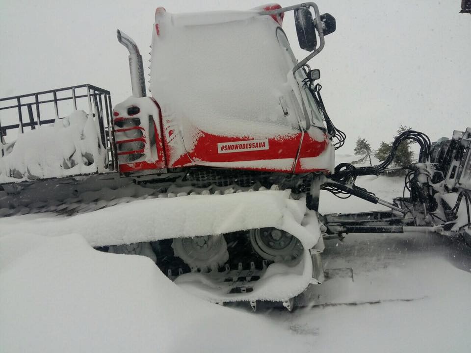 Драгобрат завалило снегом: обнародованы захватывающие фото