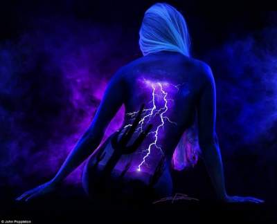 Ультрафиолетовый боди-арт от талантливого художника. Фото