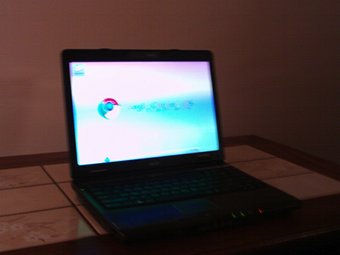 Фотография ноутбука с якобы запущенной Google Chrome OS