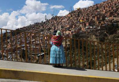 Чрезвычайно опасная канатная дорога в Боливии. Фото
