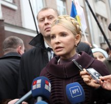 Тимошенко заявила, что за ней постоянно следят из десяти автомобилей