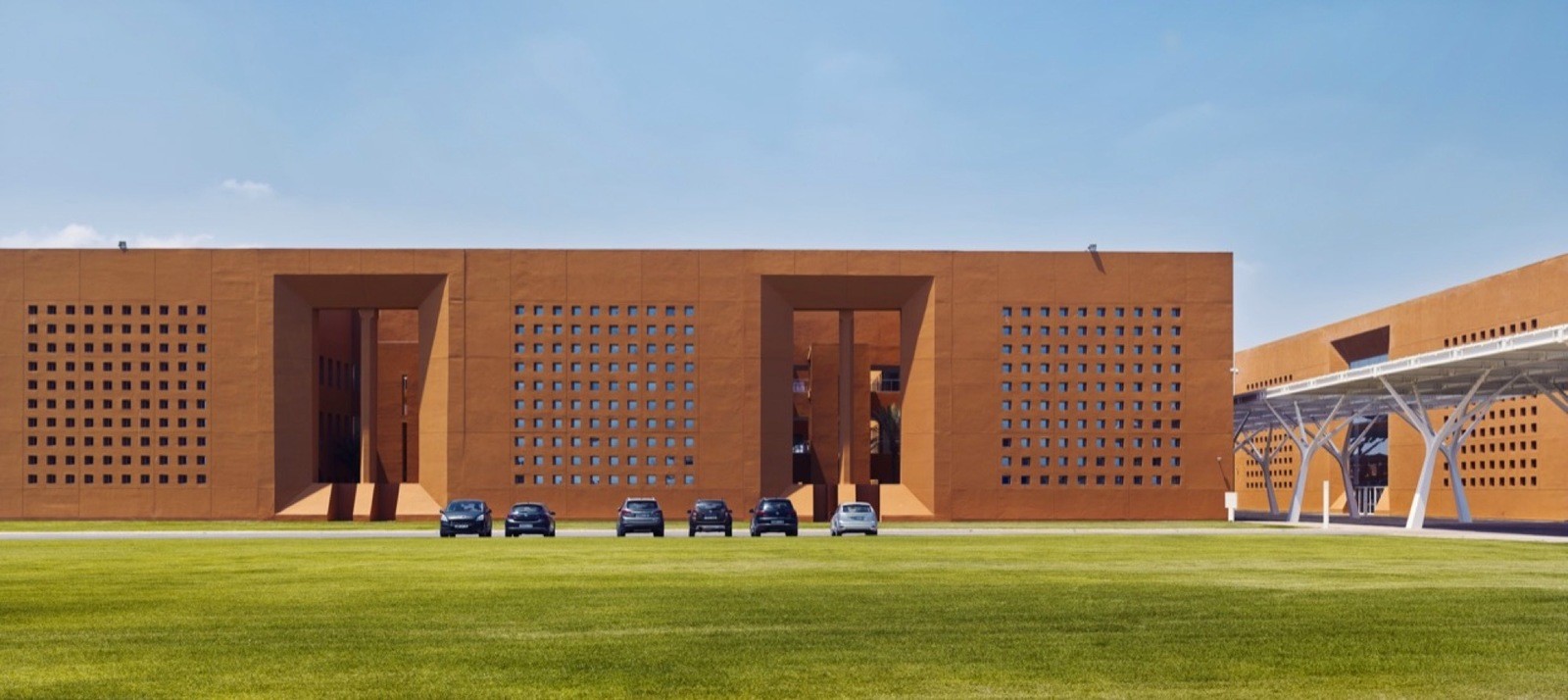 Современная архитектура университета в Марокко