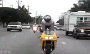 Удачные и неудачные трюки на мотоциклах в гифках