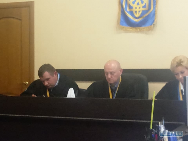 Судья в Одессе заснул прямо во время слушания дела о результатах выборов (фото)