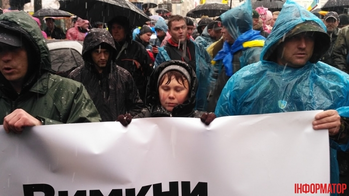 На митинге Саакашвили используют детей