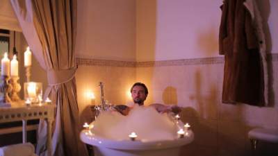 Алан Бадоев заинтриговал снимком из ванны