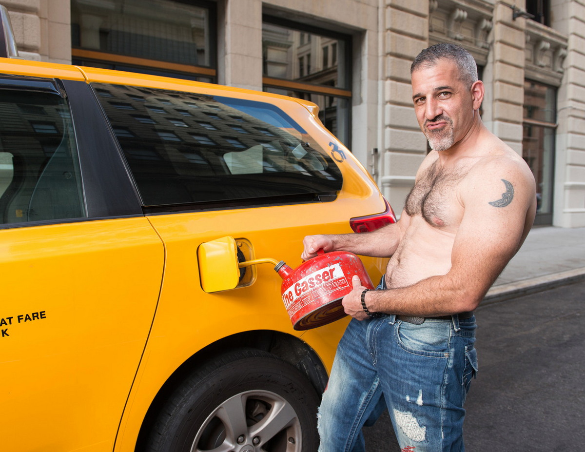 Веселый календарь с таксистами Нью-Йорка на 2018 год