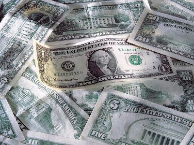 Межбанковский доллар опять перешагнул через отметку 7,96