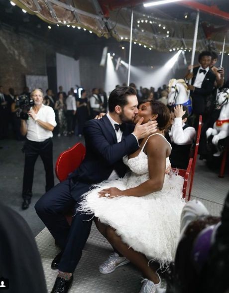 Свадьба в стиле «Красавицы и чудовища»: Серена Уильямс и Алексис Оганян показали первые фото