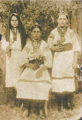 Прекрасные украинки в ретро снимках столетней давности. Фото