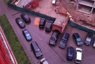 Житель Минска рассмешил Сеть необычным способом парковки 
