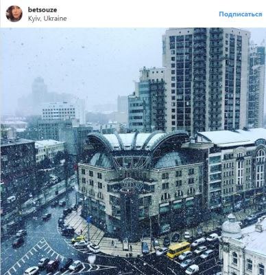В Киеве ночью выпал первый снег. Видео