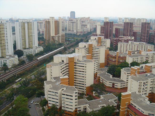 Януковичу понравилось социальное жилье в Сингапуре