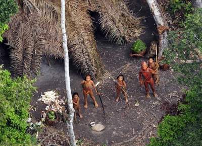 Жители этого острова тысячи лет живут вдали от цивилизации. Фото