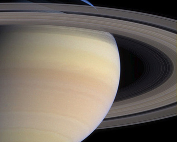 Ученые научились "вычислять" деформации колец Сатурна и Юпитера